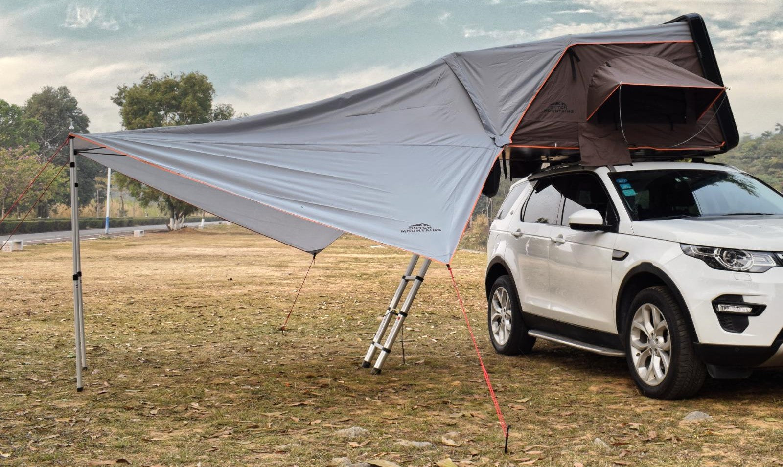 Zadaszenie namiotu dachowego