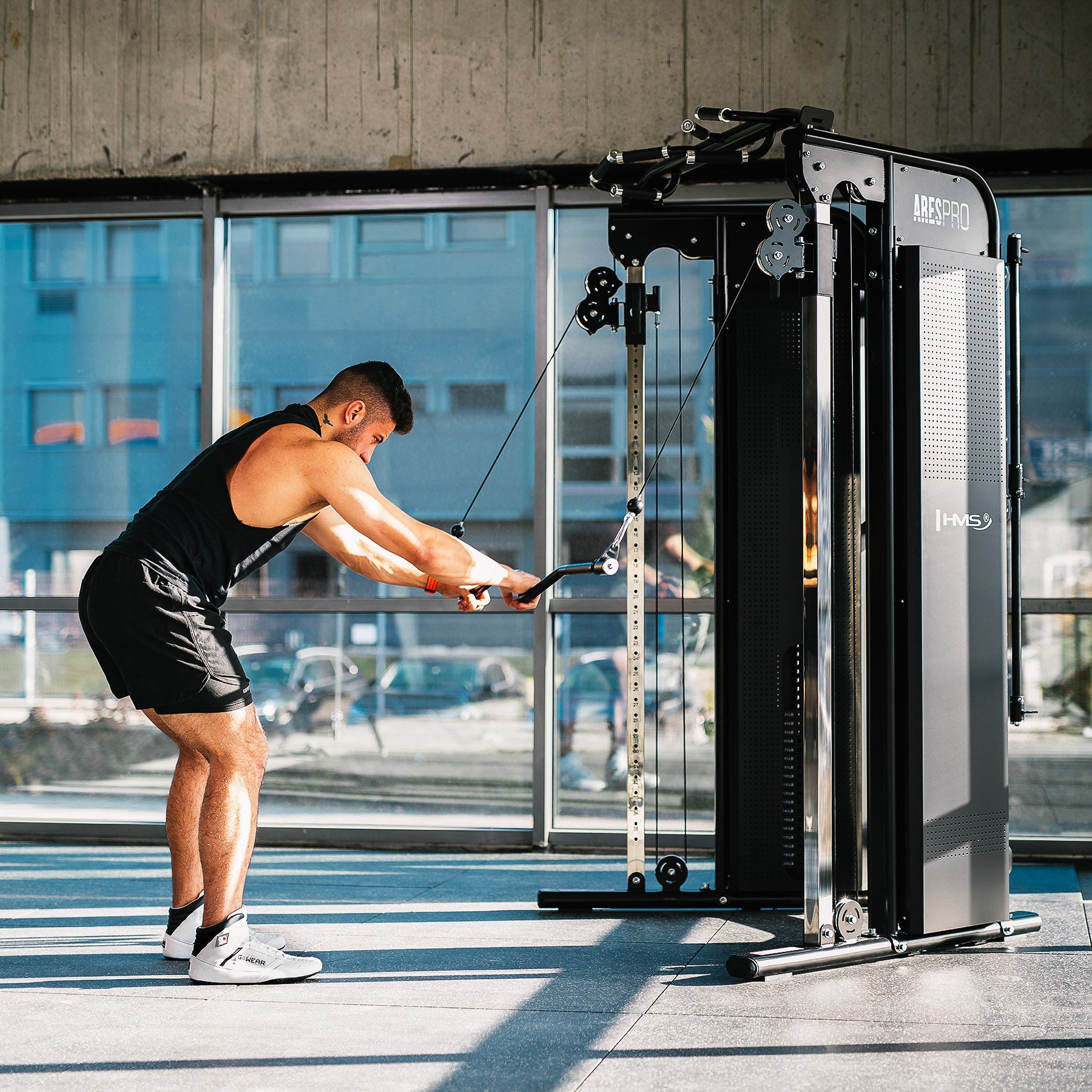 ARES PRO BRAMA DO ĆWICZEŃ Z WYCIĄGIEM I STOSEM COMMERCIAL HMS