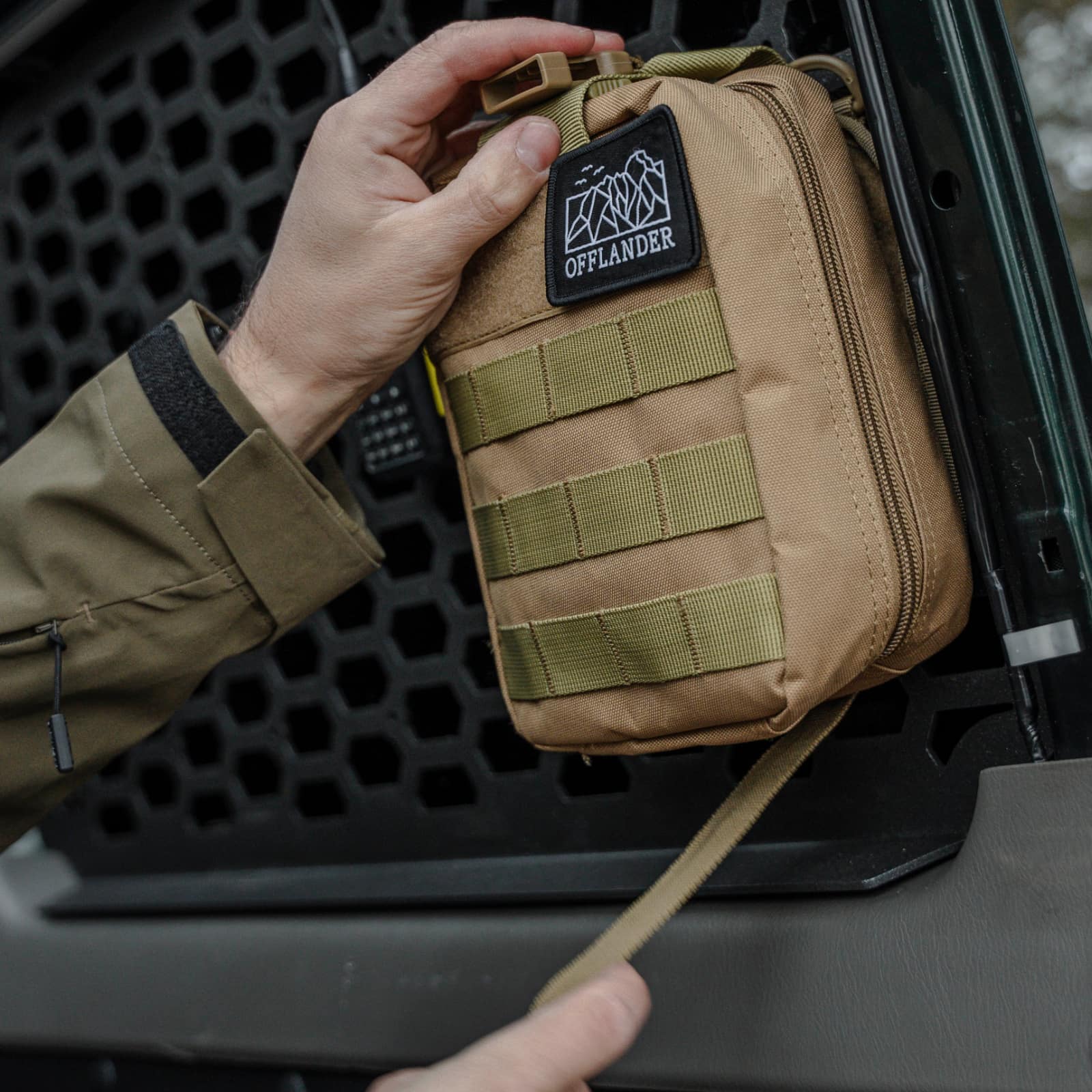 Taktická brašna Offlander MOLLE s velcro lékárničkou khaki