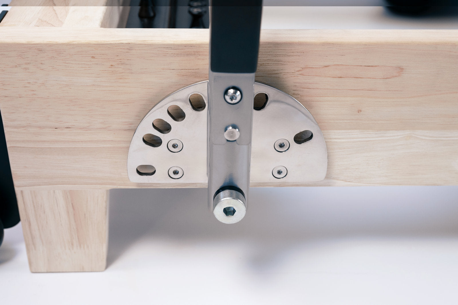 Toorx Liveness PTX5000 Reformer do pilatesu drewniany