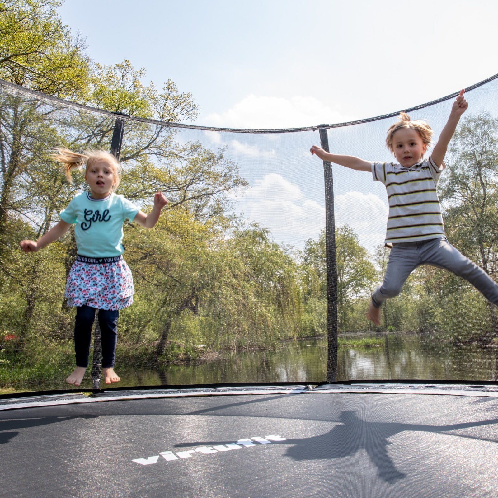 VIRTUFIT TRAMPOLINA PREMIUM Z SIATKĄ BEZPIECZEŃSTWA 305 CM