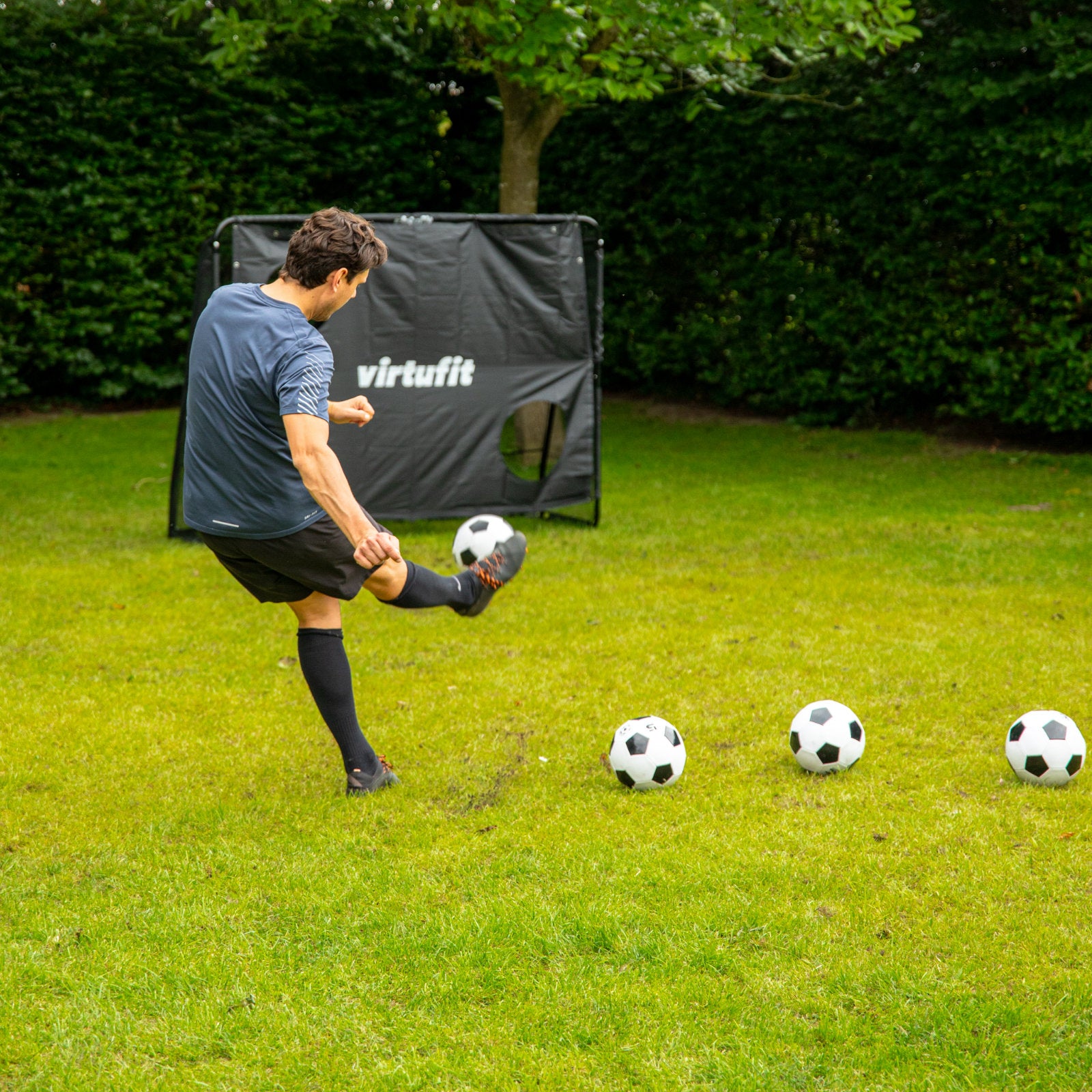 VIRTUFIT BRAMKA PIŁKARSKA PRO Z PŁACHTĄ DO STRZELANIA 170 X 110 CM