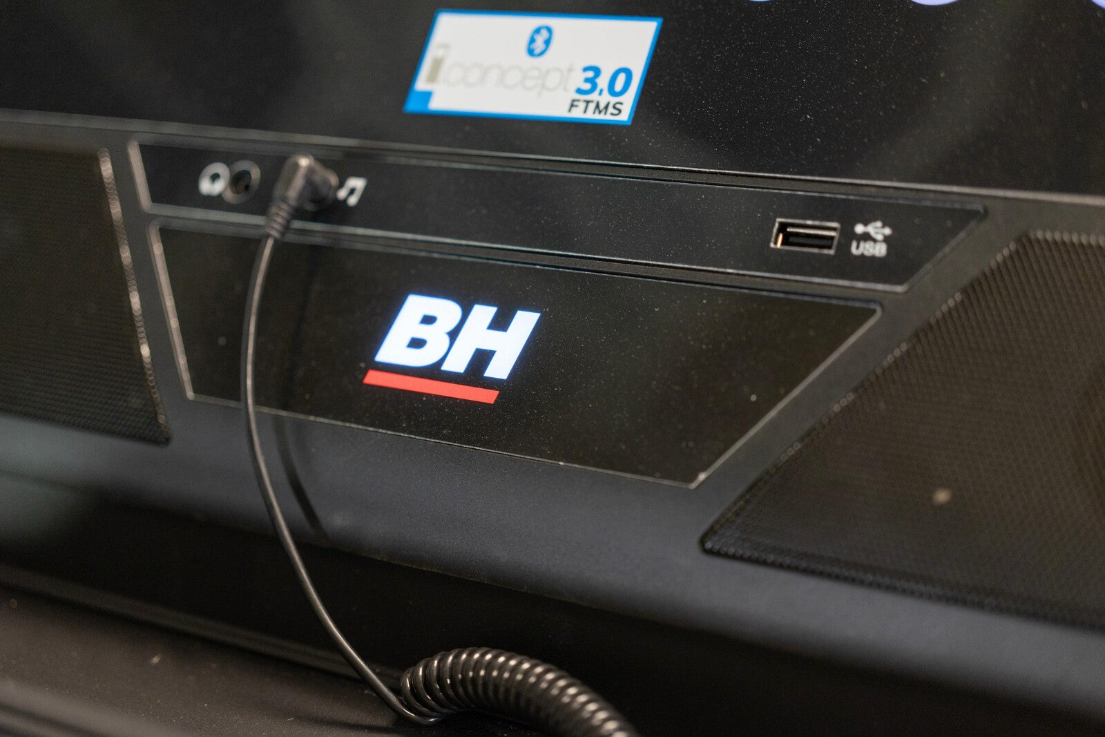 BH Fitness RS1000 AC TFT 16" Bieżnia z dotykowym wyświetlaczem