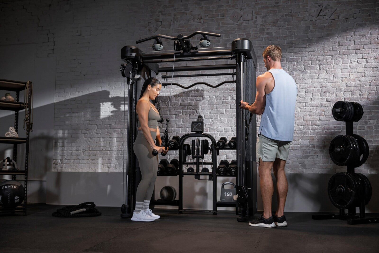 Inspire Fitness by Centr FT2 PRO (Base Unit) Brama funkcjonalna z Maszyną Smitha i podwójnymi stosami