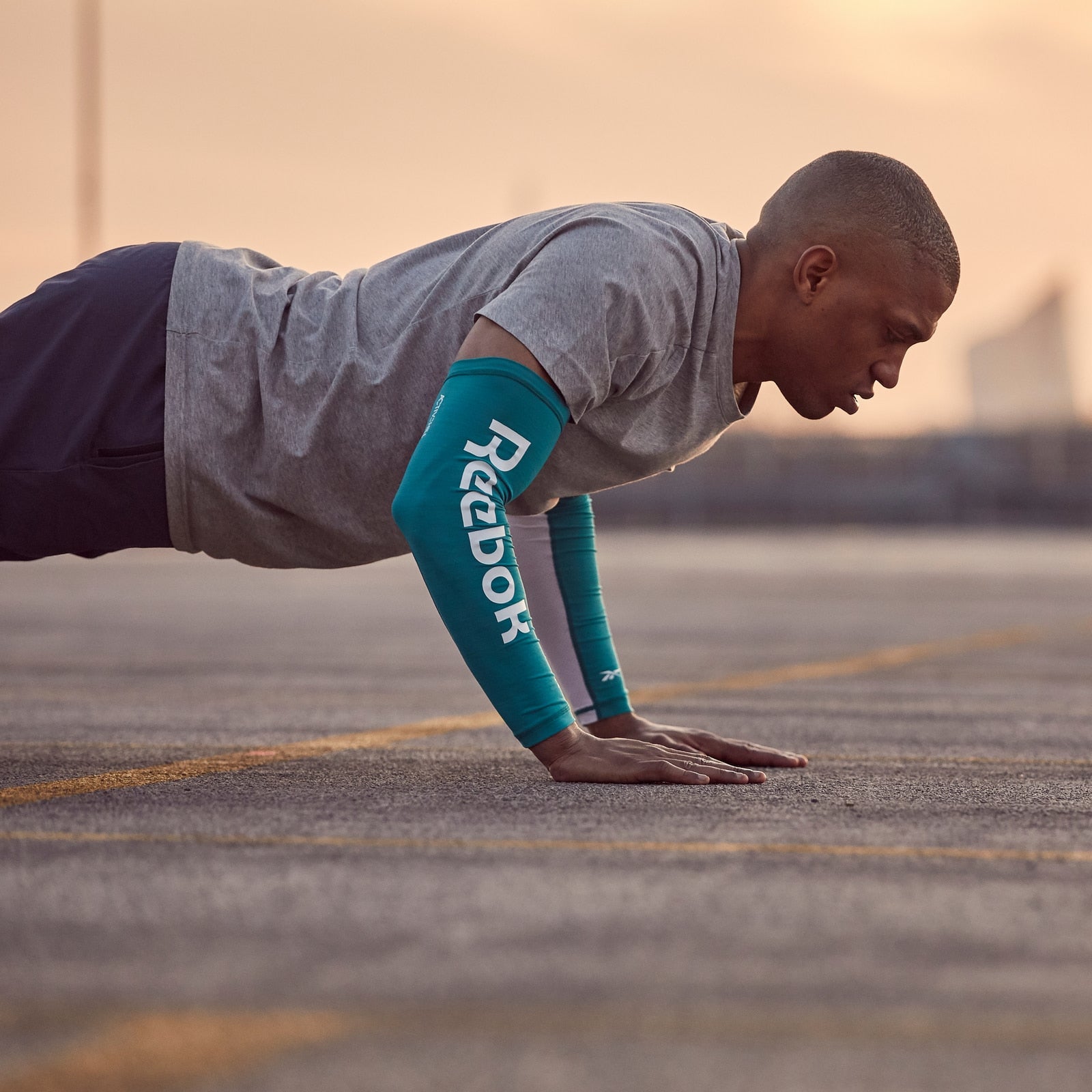 REEBOK ACTIVCHILL COMPRESSION SLEEVES M MARINE RASL-13024GN