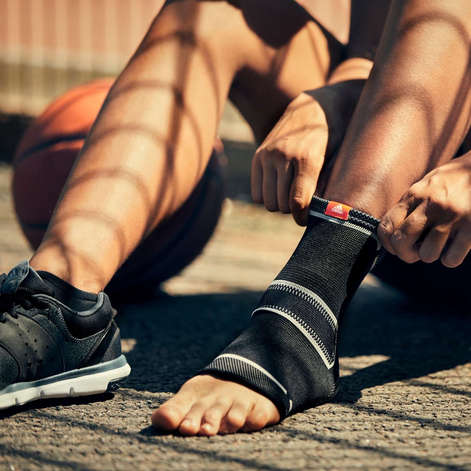 ADIDAS OPASKA STABILIZUJĄCA STAW SKOKOWY S ADSU-12511BK