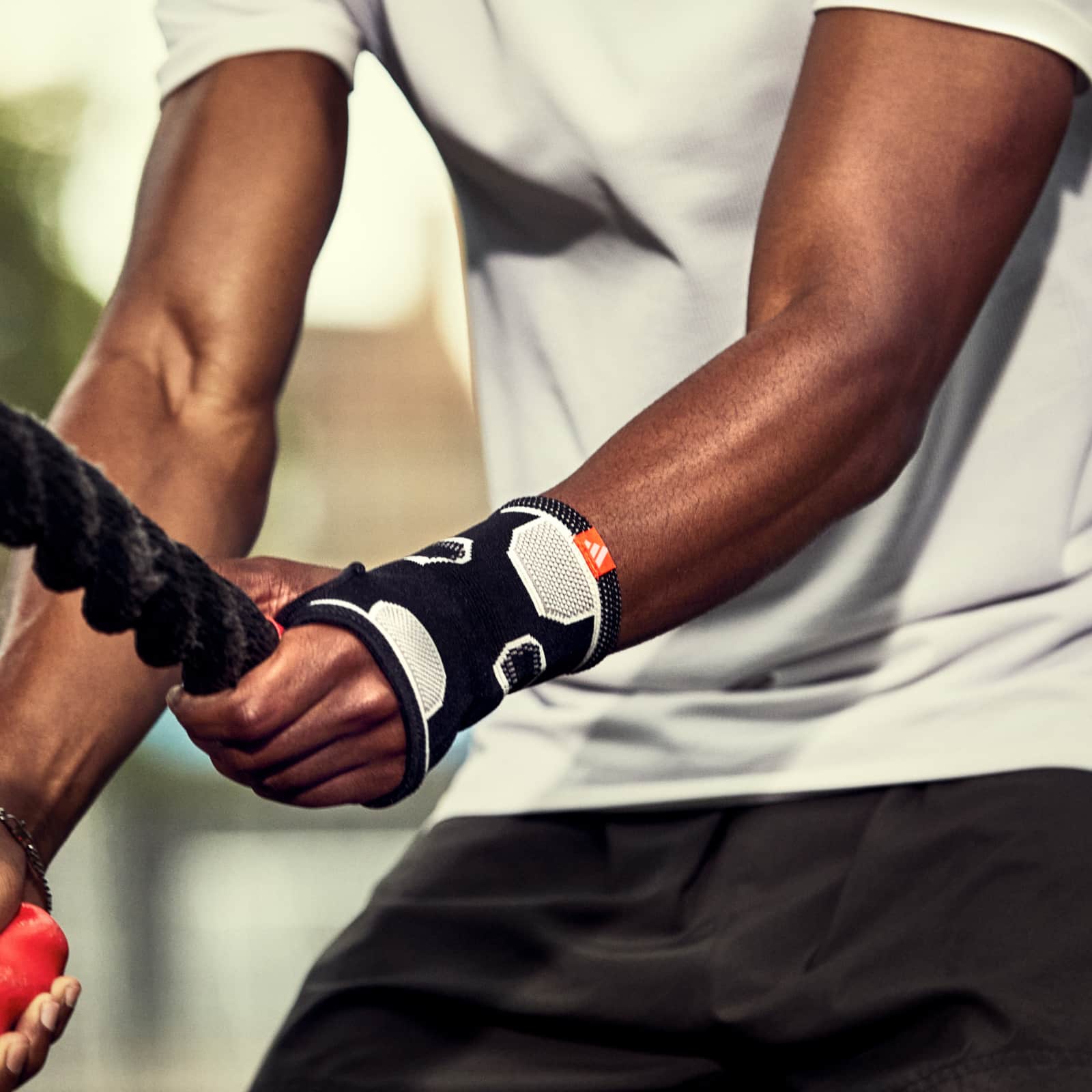 ADIDAS OPASKA STABILIZUJĄCA NADGARSTEK L ADSU-12543BK