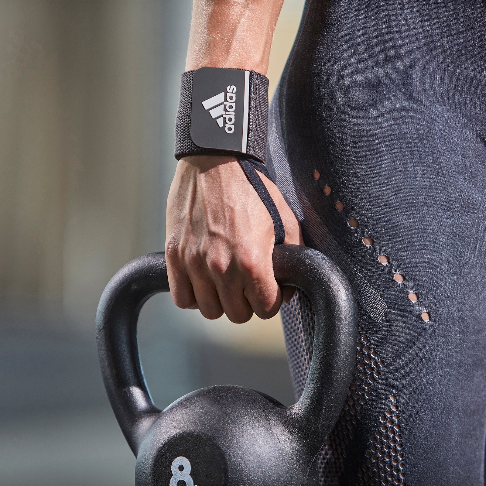ADIDAS OPASKA/TAŚMA WZMACNIAJĄCA NA NADGARSTEK ADSU-13371