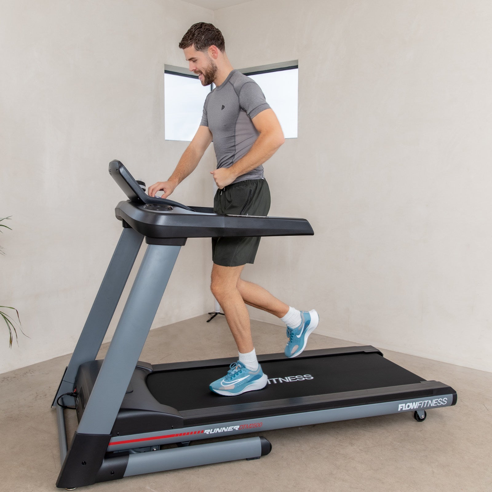 Flow Fitness Runner DTM2500 Bieżnia elektryczna
