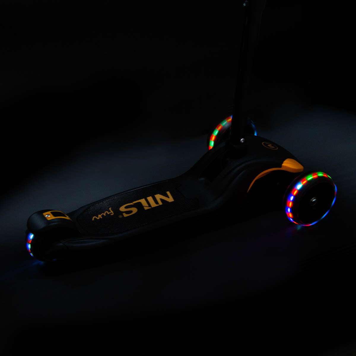 Dětská koloběžka HLB122 LED ČERNÁ NILS FUN