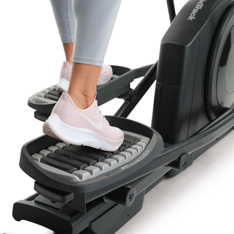 Programovatelný eliptický trenažér NORDICTRACK AIRGLIDE 14i