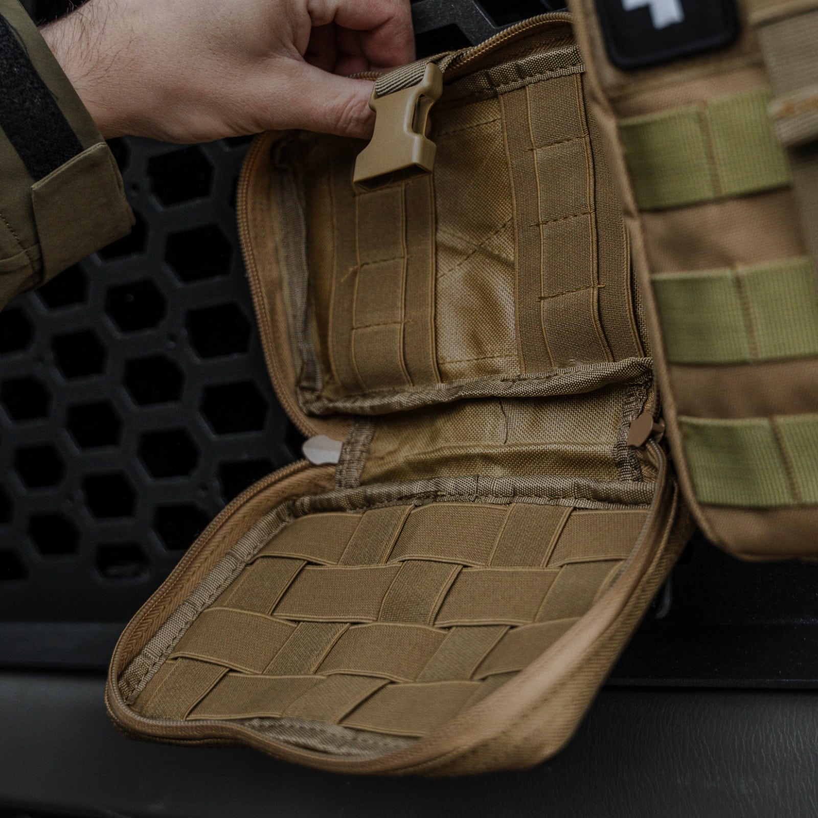 OFFLANDER MOLLE TACTICAL BAG WITH VELCRO FOR POWERBANK AND CABLES BLACK