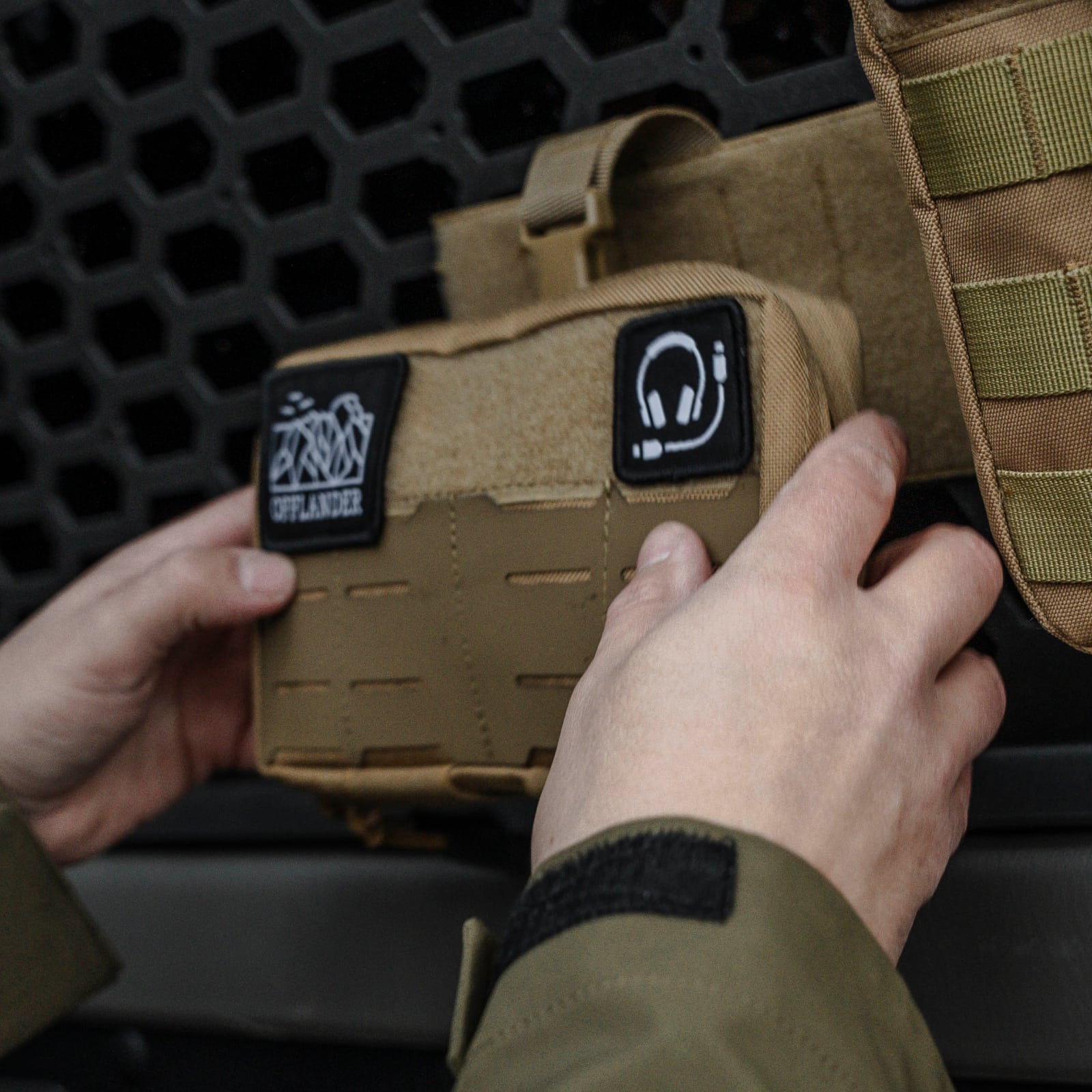 OFFLANDER MOLLE TACTICAL BAG WITH VELCRO FOR POWERBANK AND CABLES BLACK