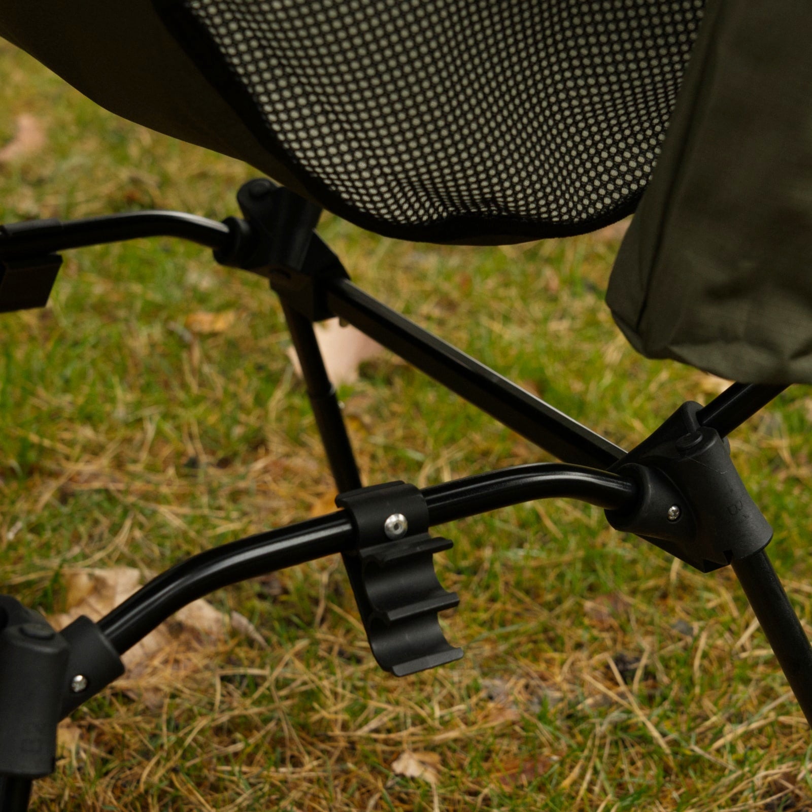 OFFLANDER LARGE FOLDING CAMPING CHAIR OLIVE 