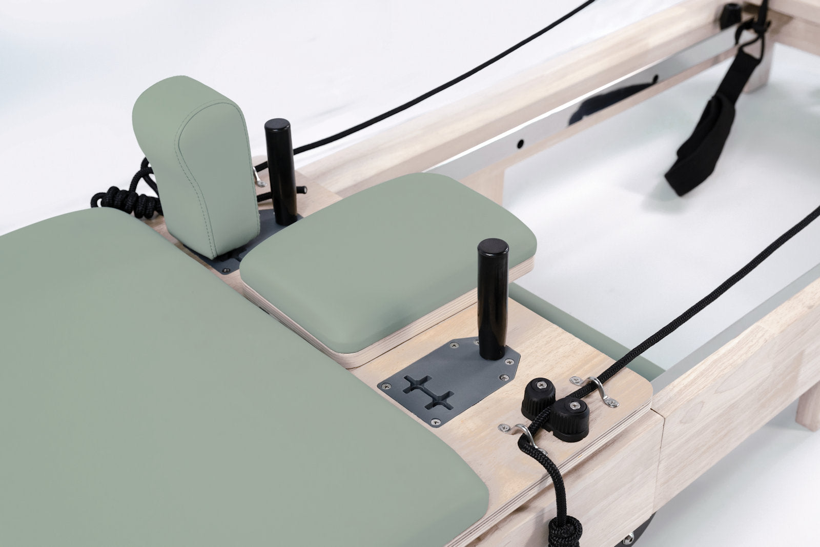 Toorx Liveness PTX3000 Reformer do pilatesu składany drewniany