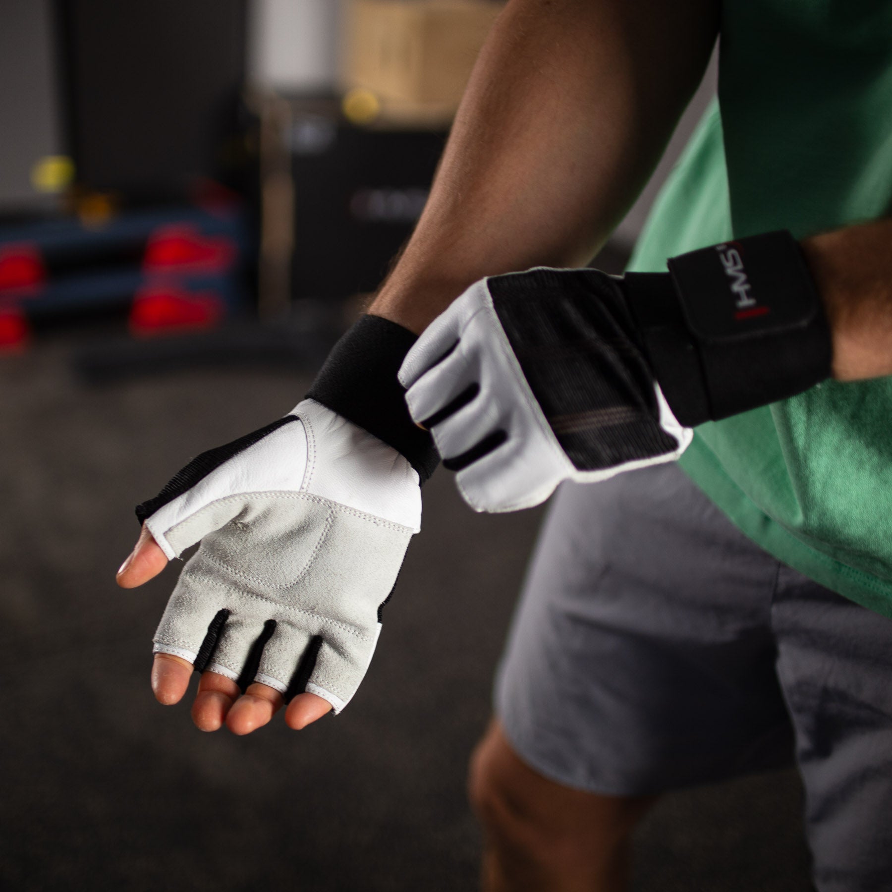 RST04 WHITE-BLACK SIZE XXL GYM GLOVES HMS