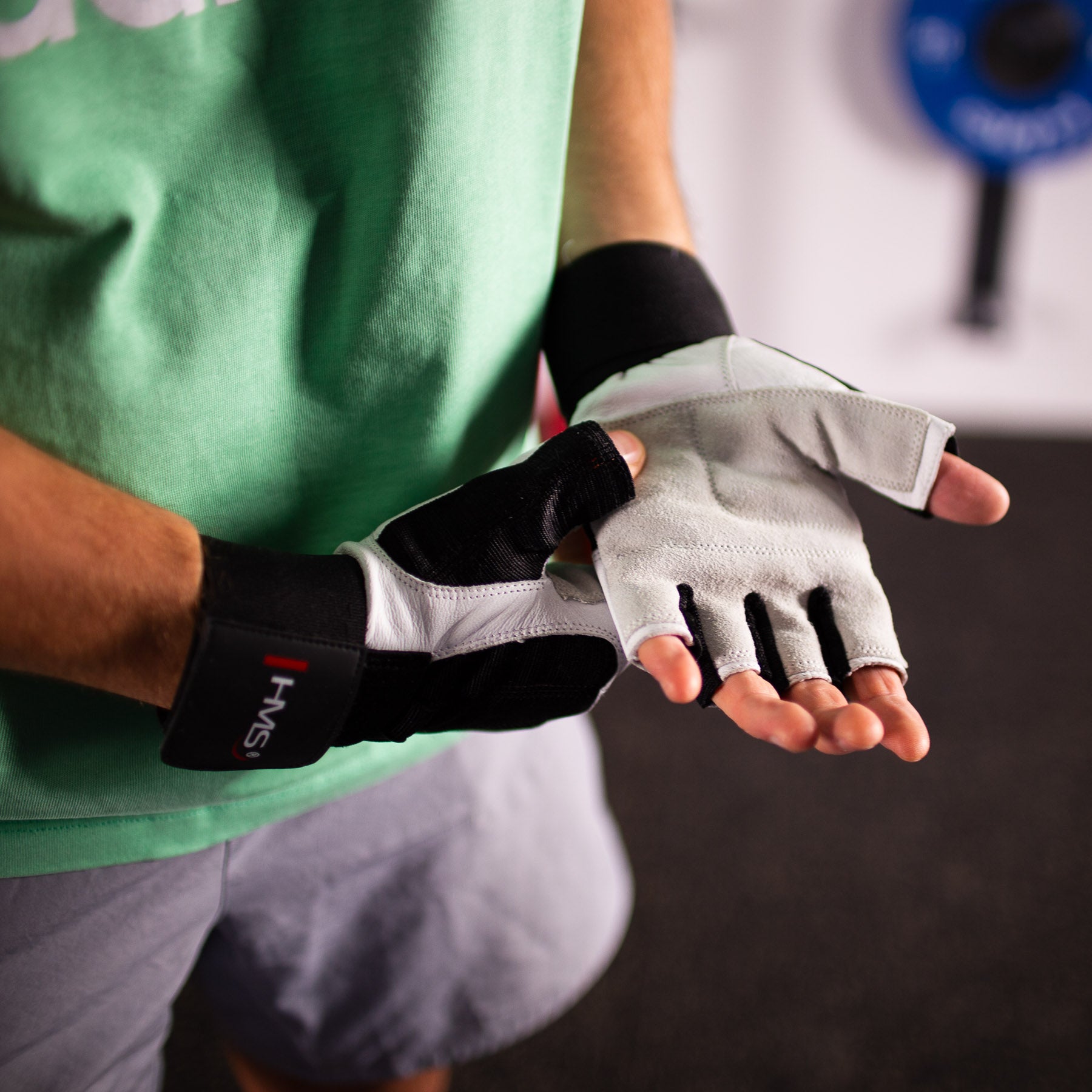 RST04 WHITE-BLACK SIZE M GYM GLOVES HMS