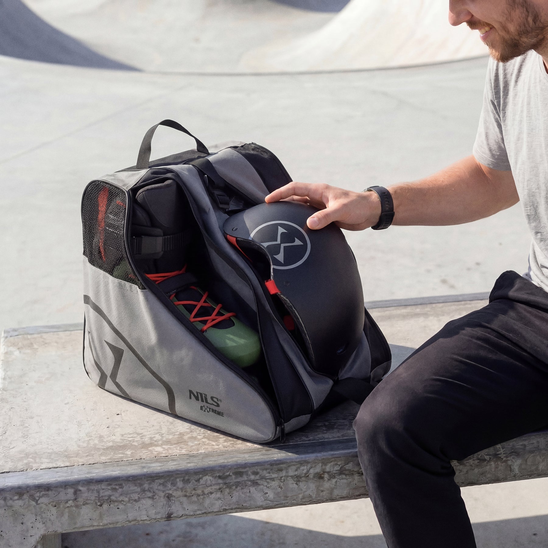 TS110 TORBA NA ROLKI/ŁYŻWY SZARA NILS EXTREME