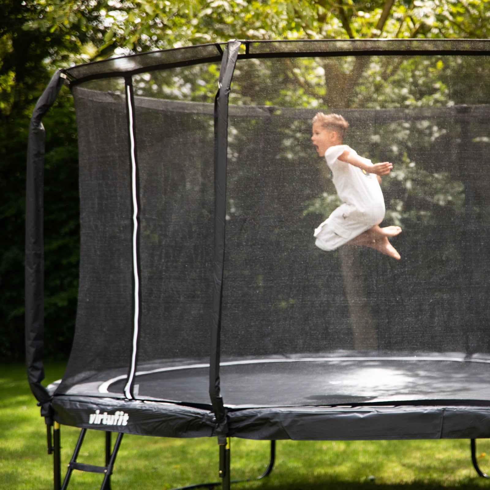 VIRTUFIT TRAMPOLINA PREMIUM Z SIATKĄ BEZPIECZEŃSTWA 251 CM
