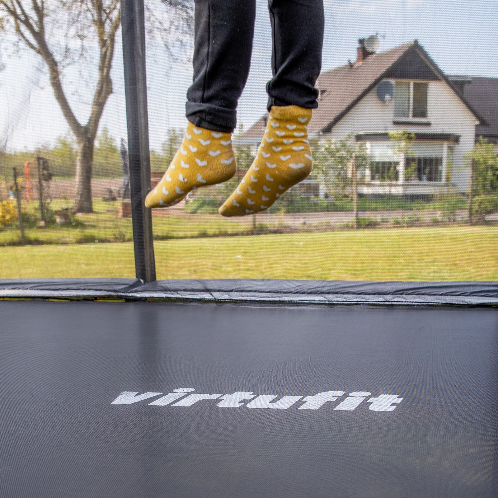 VIRTUFIT TRAMPOLINA PREMIUM Z SIATKĄ BEZPIECZEŃSTWA 251 CM
