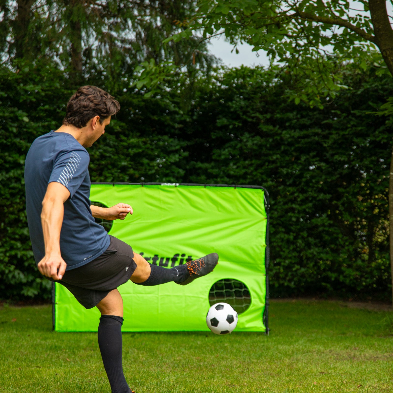 VIRTUFIT BRAMKA PIŁKARSKA Z PŁACHTĄ DO STRZELANIA 215 X 150 CM