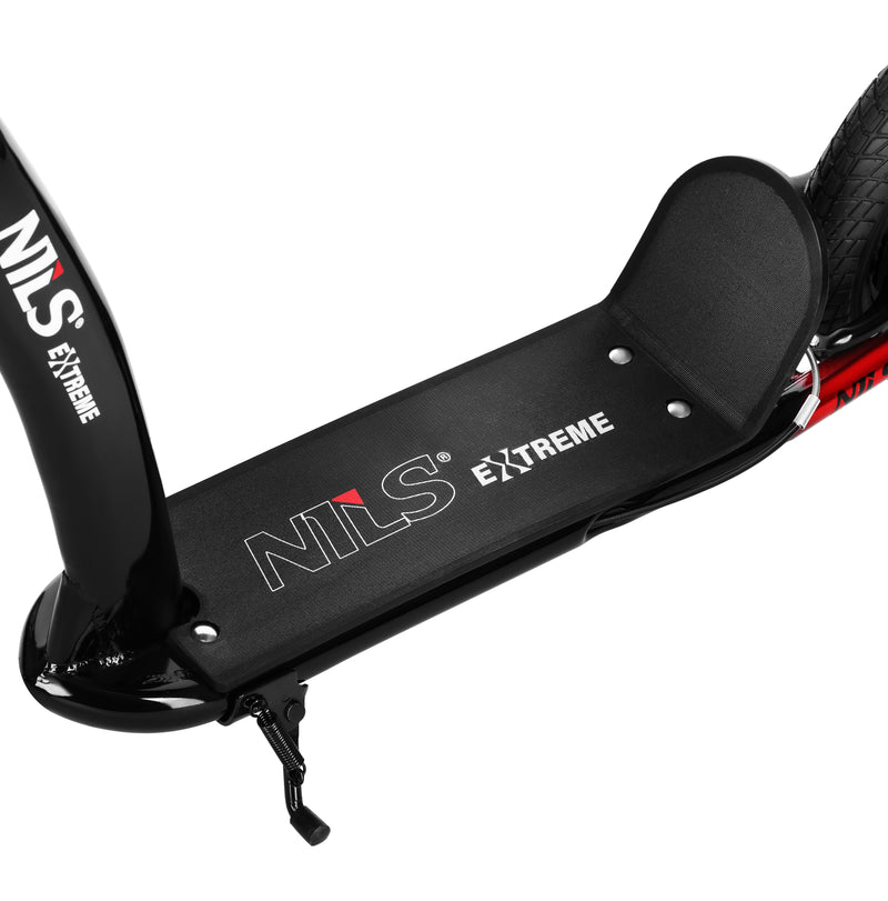 WH10612 SKÚTR S NAFUKOVACÍMI KOLEČKY 16/12'' NILS EXTREME