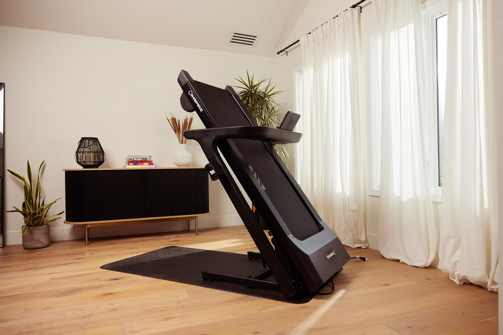 Inspire Fitness by Centr Tread 3 (TM3.1) Bieżnia treningowa