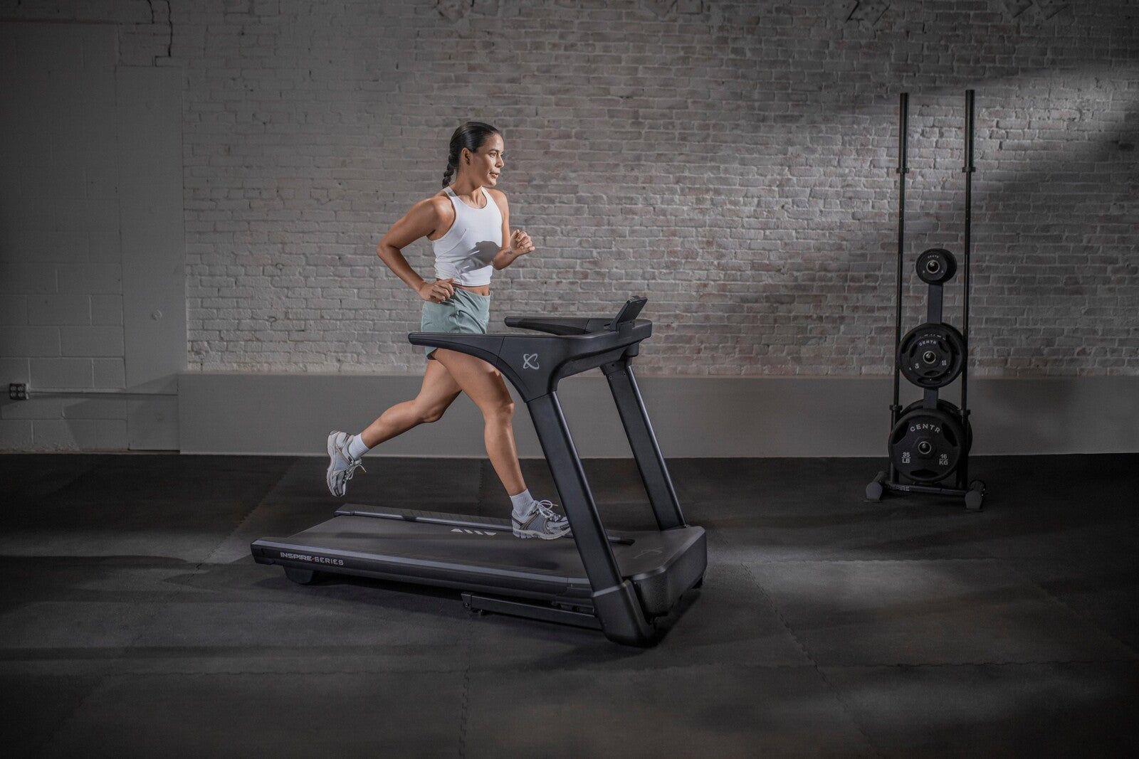 Inspire Fitness by Centr T4 Series Bieżnia treningowa