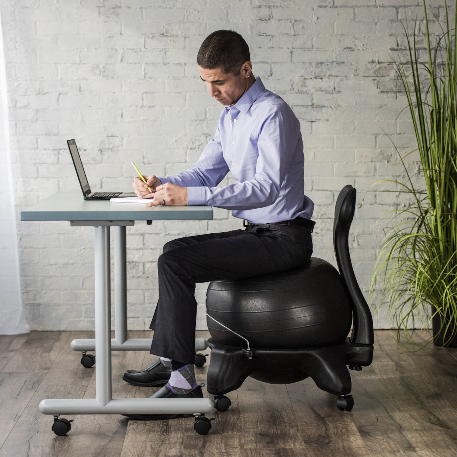 GAIAM THERAPEUTIC CHAIR WITH BALL AND BACKREST 6002RTL