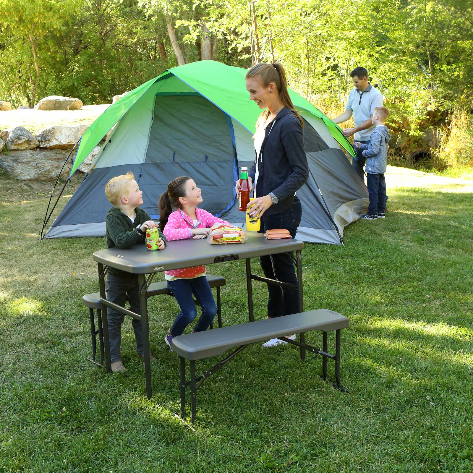 LIFETIME ZESTAW OGRODOWY STÓŁ I DWIE ŁAWKI (BRĄZOWY) 106 CM 80424