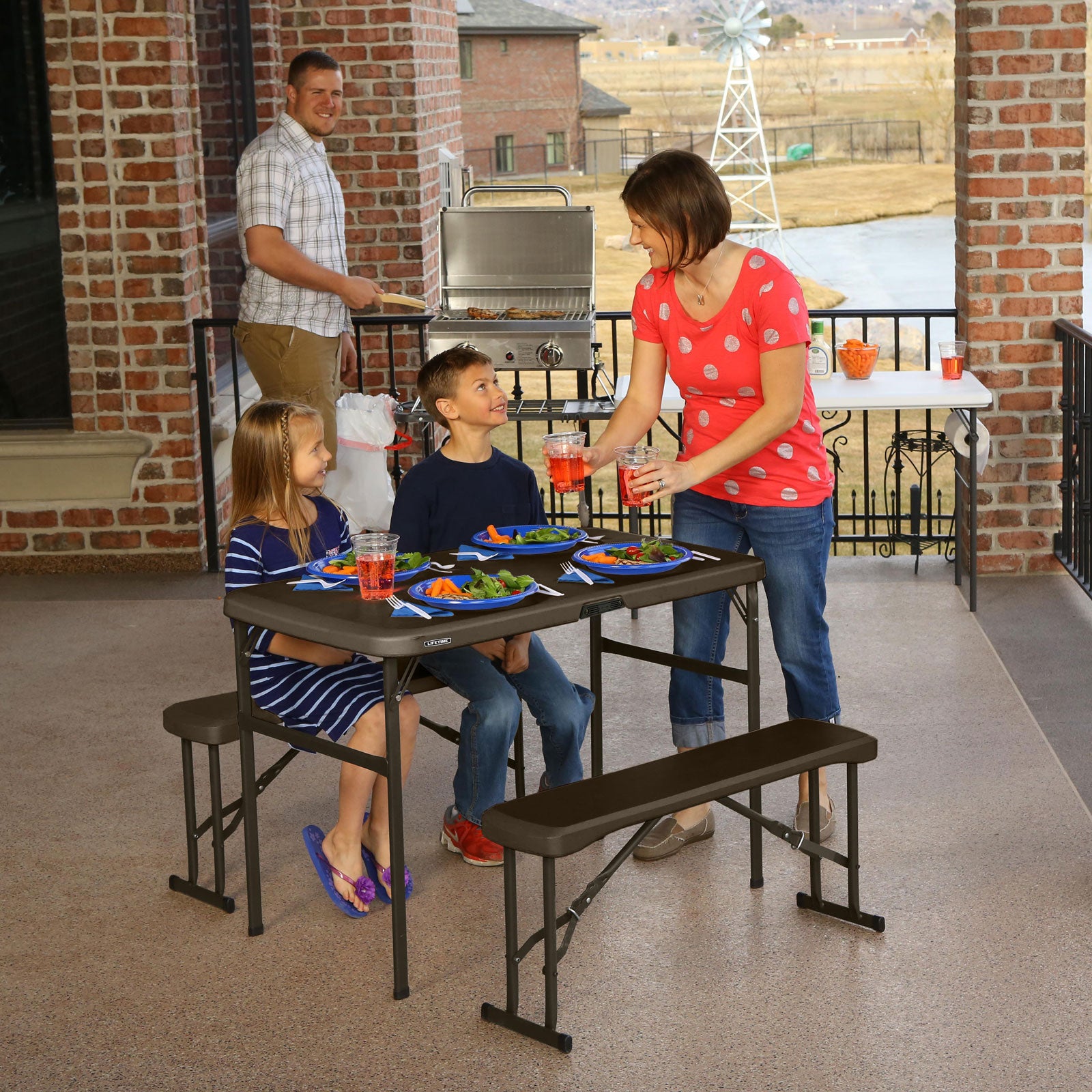 LIFETIME ZESTAW OGRODOWY STÓŁ I DWIE ŁAWKI (BRĄZOWY) 106 CM 80424