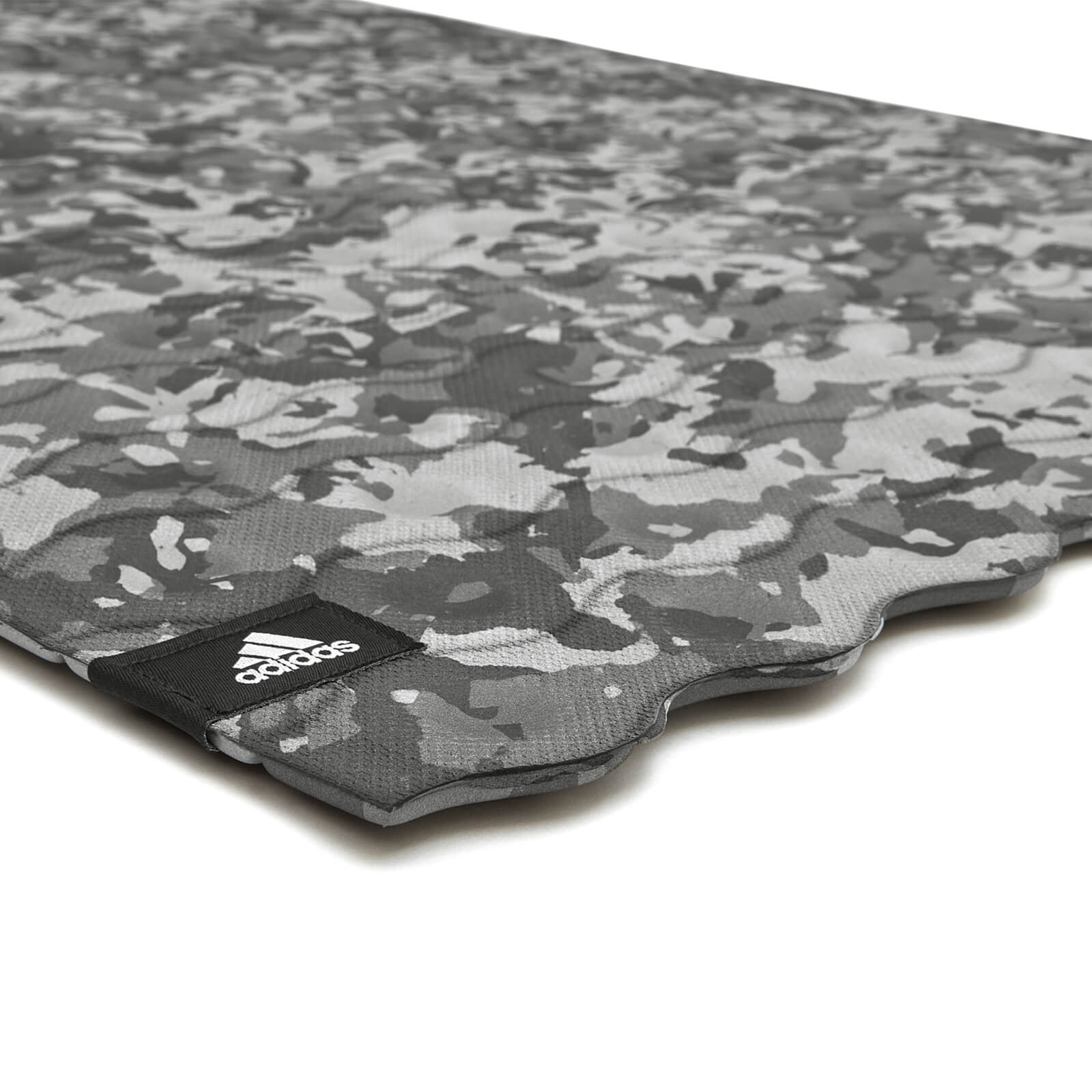 ADIDAS TRÉNINKOVÁ PODLOŽKA CAMO S OŘÍŠKY ADMT-13232GR