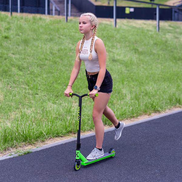 HS106 ČERNO-ZELENÁ TRIKOVÁ KOLOUŽKA NILS EXTREME