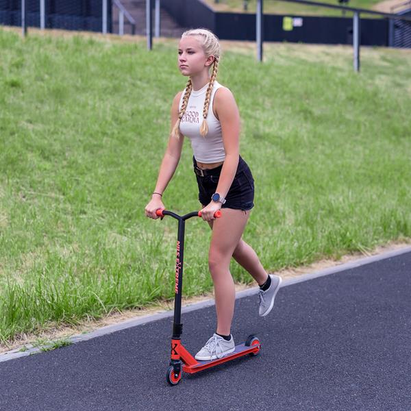 HS106 ČERNO-ČERVENÁ TRIKOVÁ KOLOUŽKA NILS EXTREME